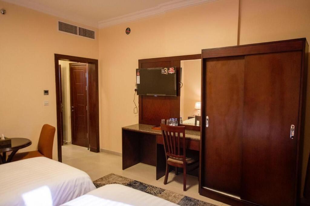 Al Ayniah Hotel Room