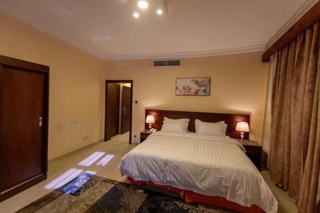 Al Ayniah Hotel Bedroom
