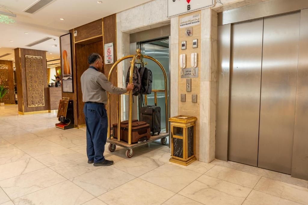 Abraj Almarzam Hotel Lift