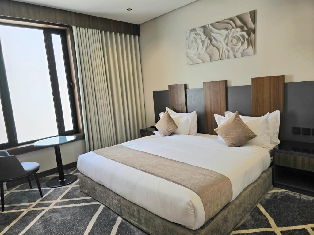 How inn Hotel Bedroom