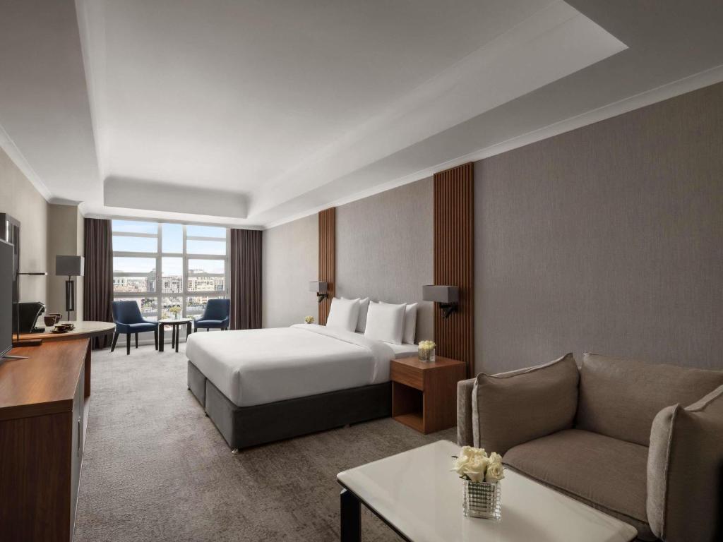 Anwar Al Madina hotel bedroom